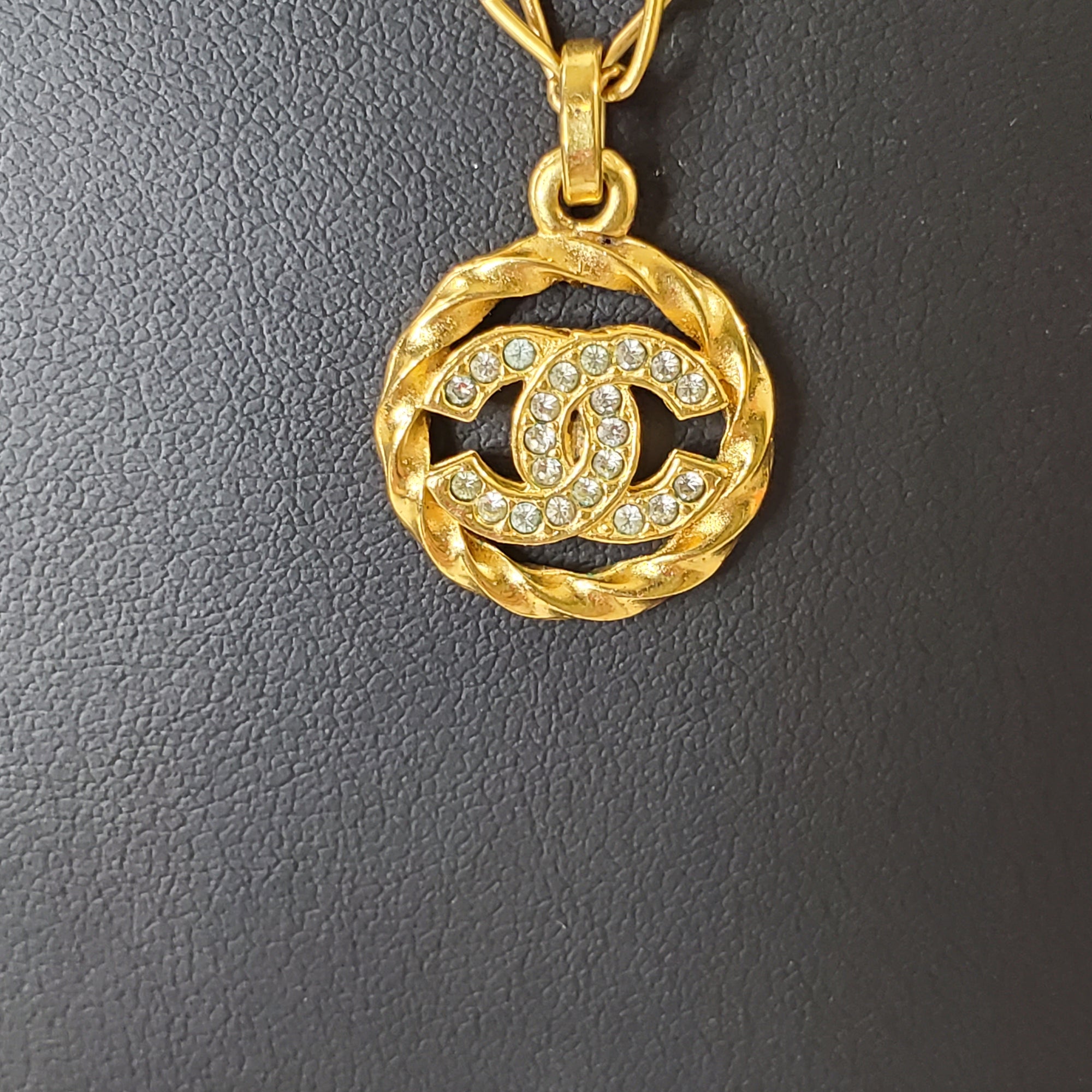PRE-LOVED CHANEL LOGO CIRCLE RHINESTONE NECKLACE - OneLine Boutique
