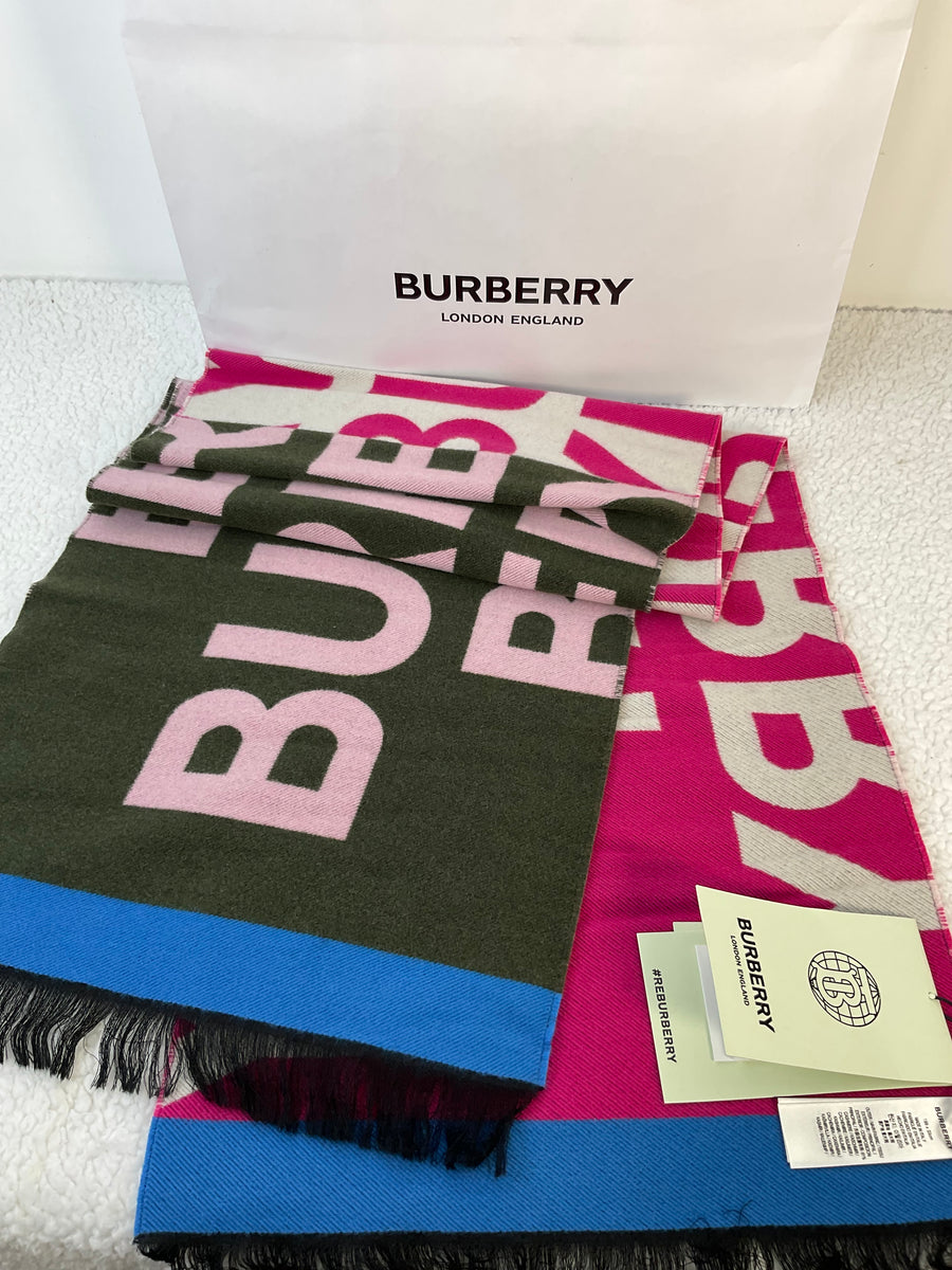 Burberry Scarf Signature